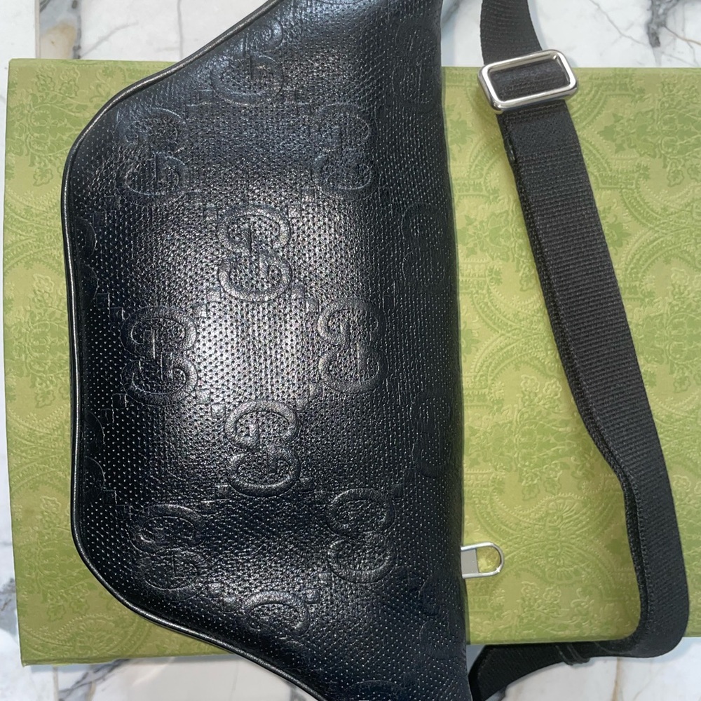 Gucci Black Embossed Leather Belt Bag - Picture 4 of 11